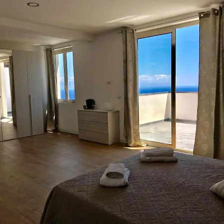 Luxury Terrazze E Vista Mare 3* タオルミーナ